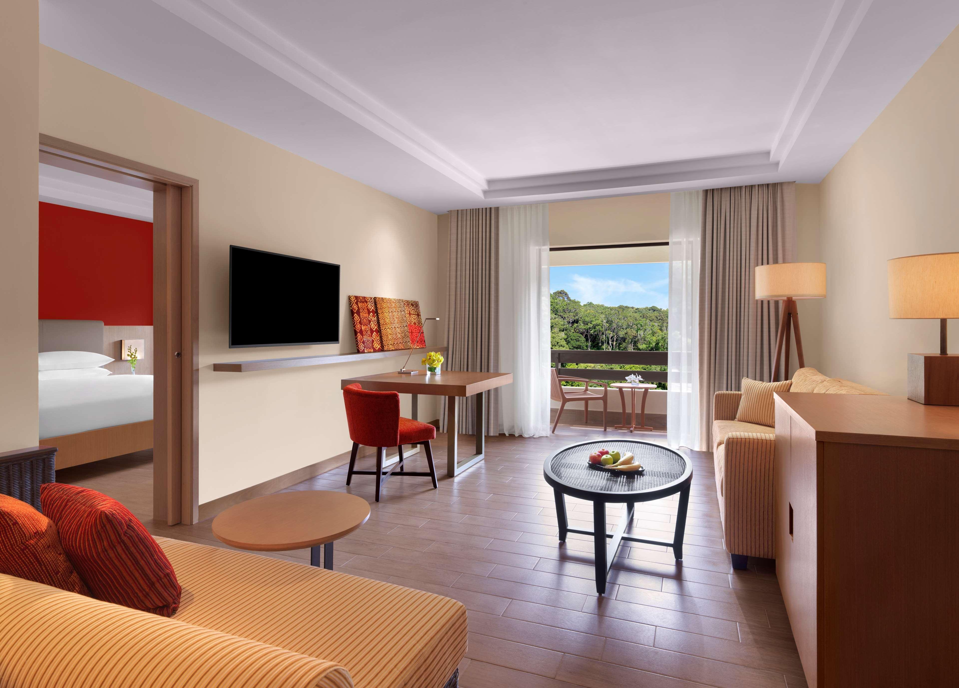 하얏트 리젠시 콴탄 리조트 외부 사진 A suite at the Hilton Athens