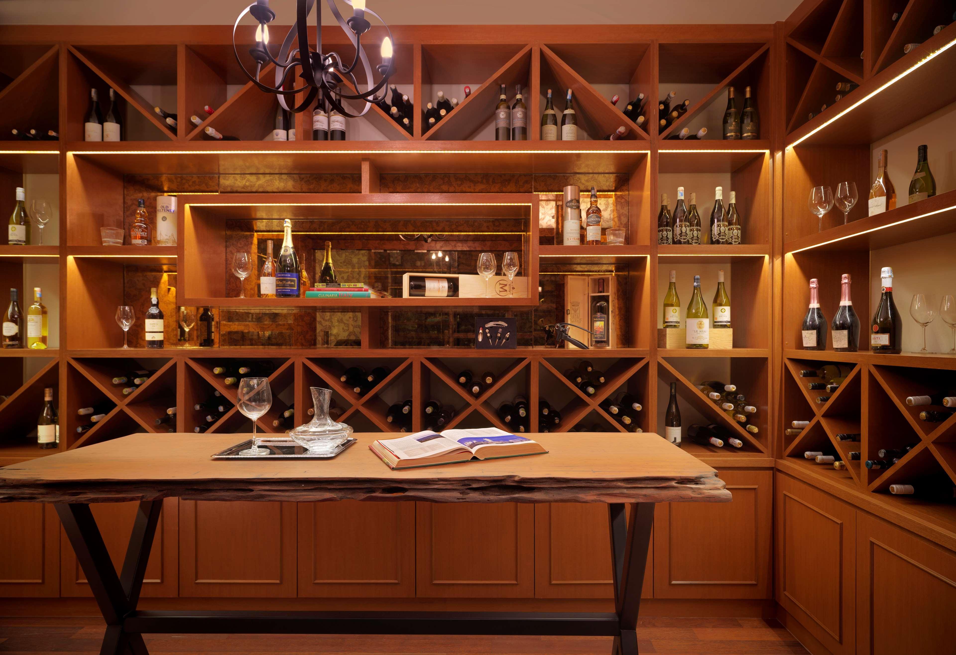 하얏트 리젠시 콴탄 리조트 외부 사진 Wine cellar