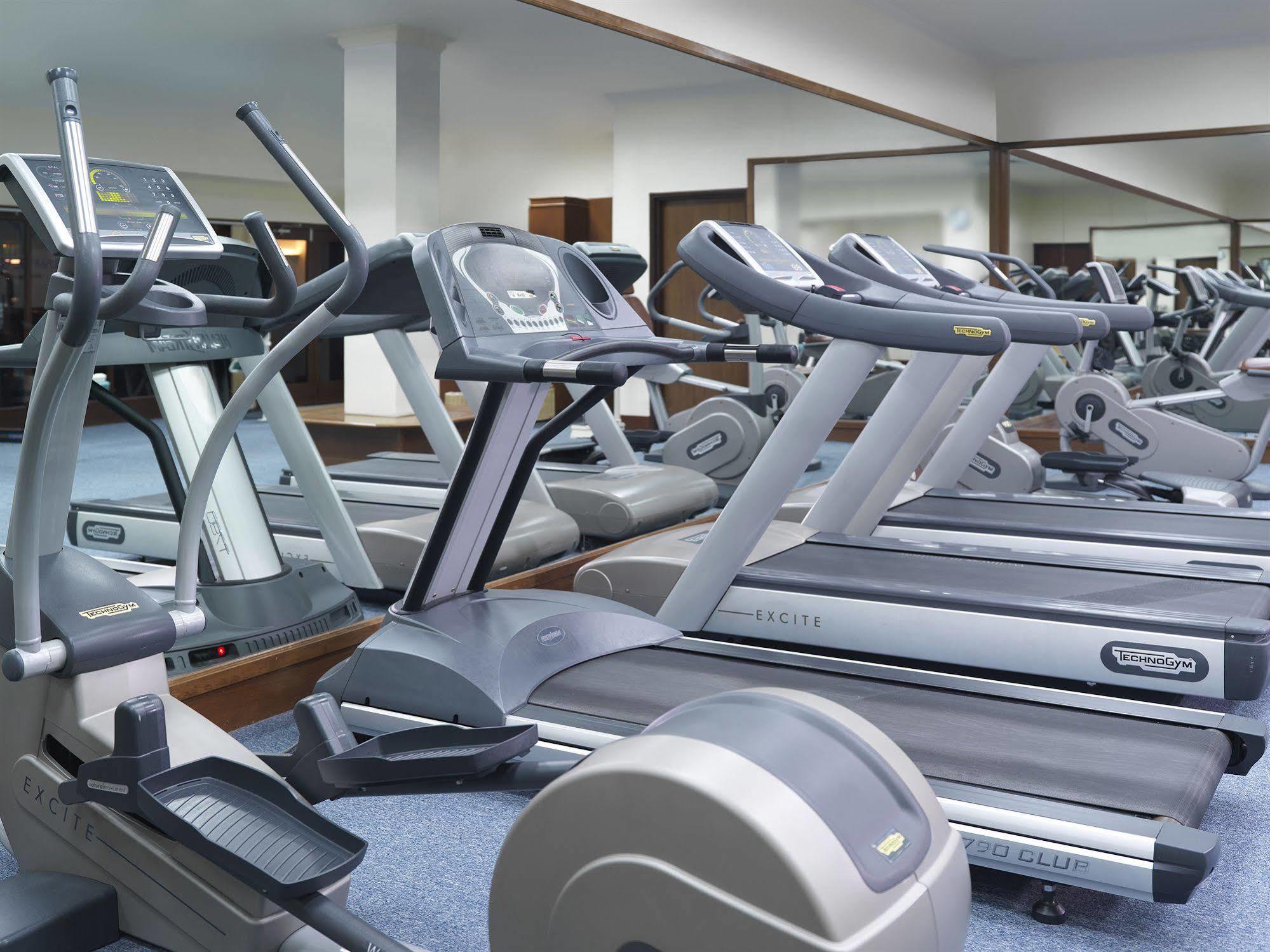 하얏트 리젠시 콴탄 리조트 외부 사진 A gym