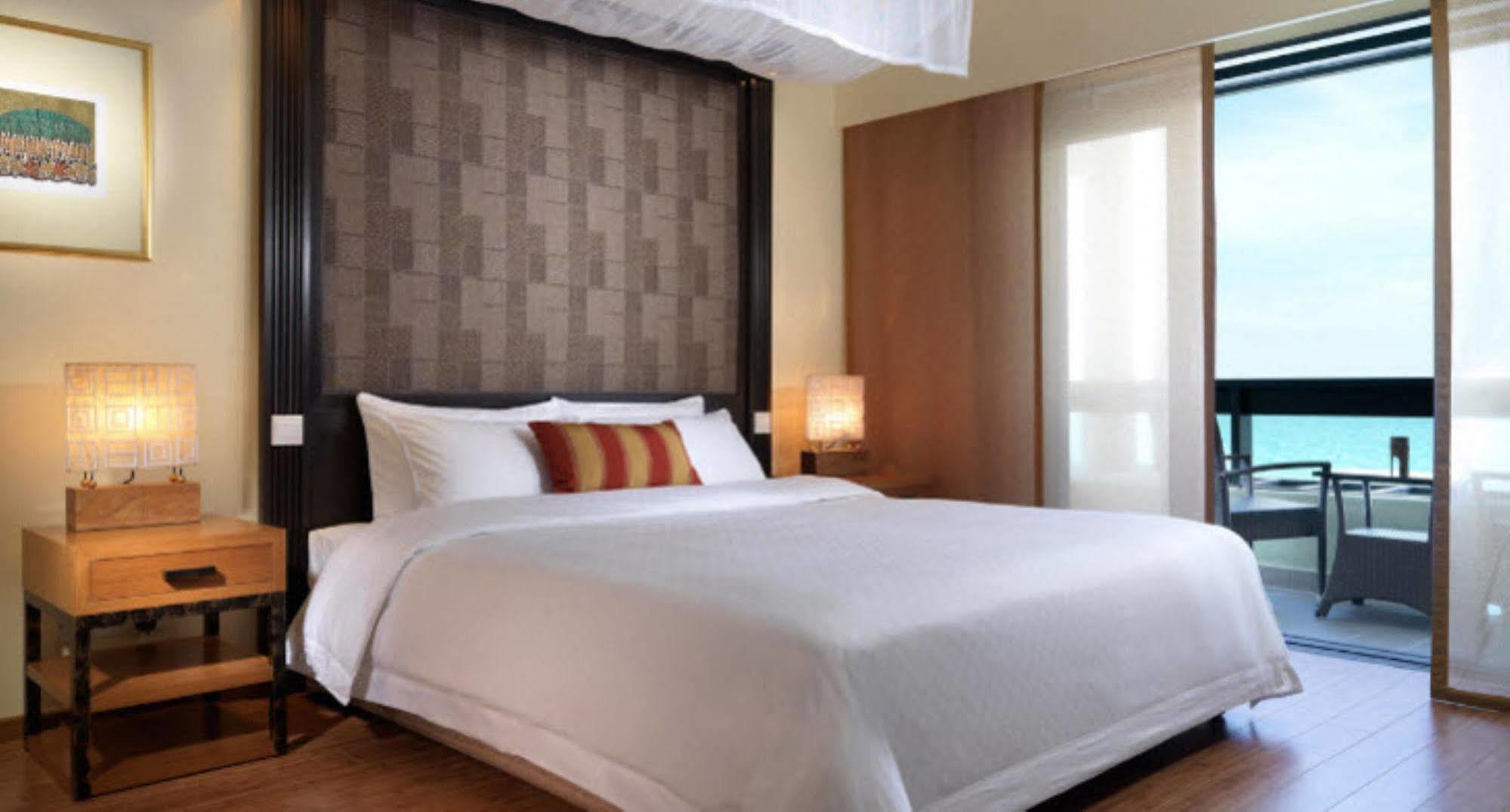 하얏트 리젠시 콴탄 리조트 외부 사진 A bedroom at the W Maldives