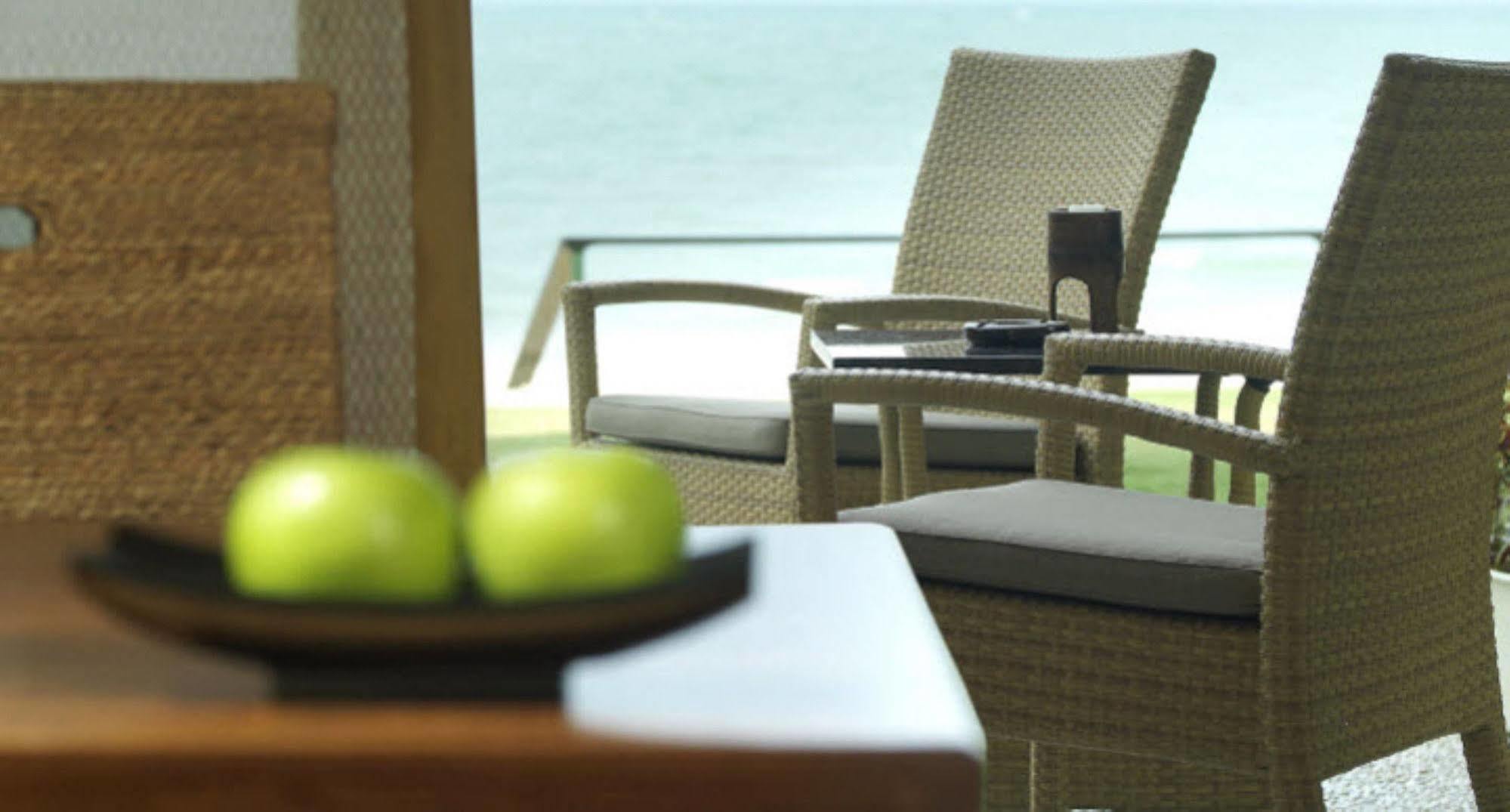 하얏트 리젠시 콴탄 리조트 외부 사진 Outdoor furniture